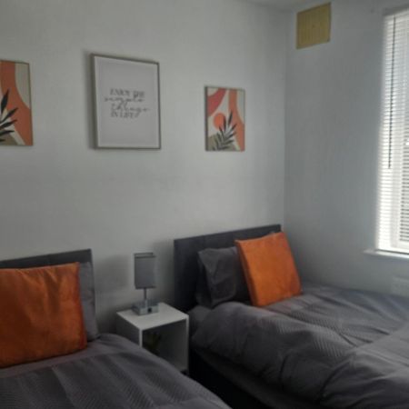 St Albans City Stays - Near Luton Airport - St Albans Abbey & City Train Station - Close To London- Harry Potter World - The Odyssey Cinema - Abbey Cathedral- Contractors I Business I Leisure- Sleeps Upto 6 People 外观 照片