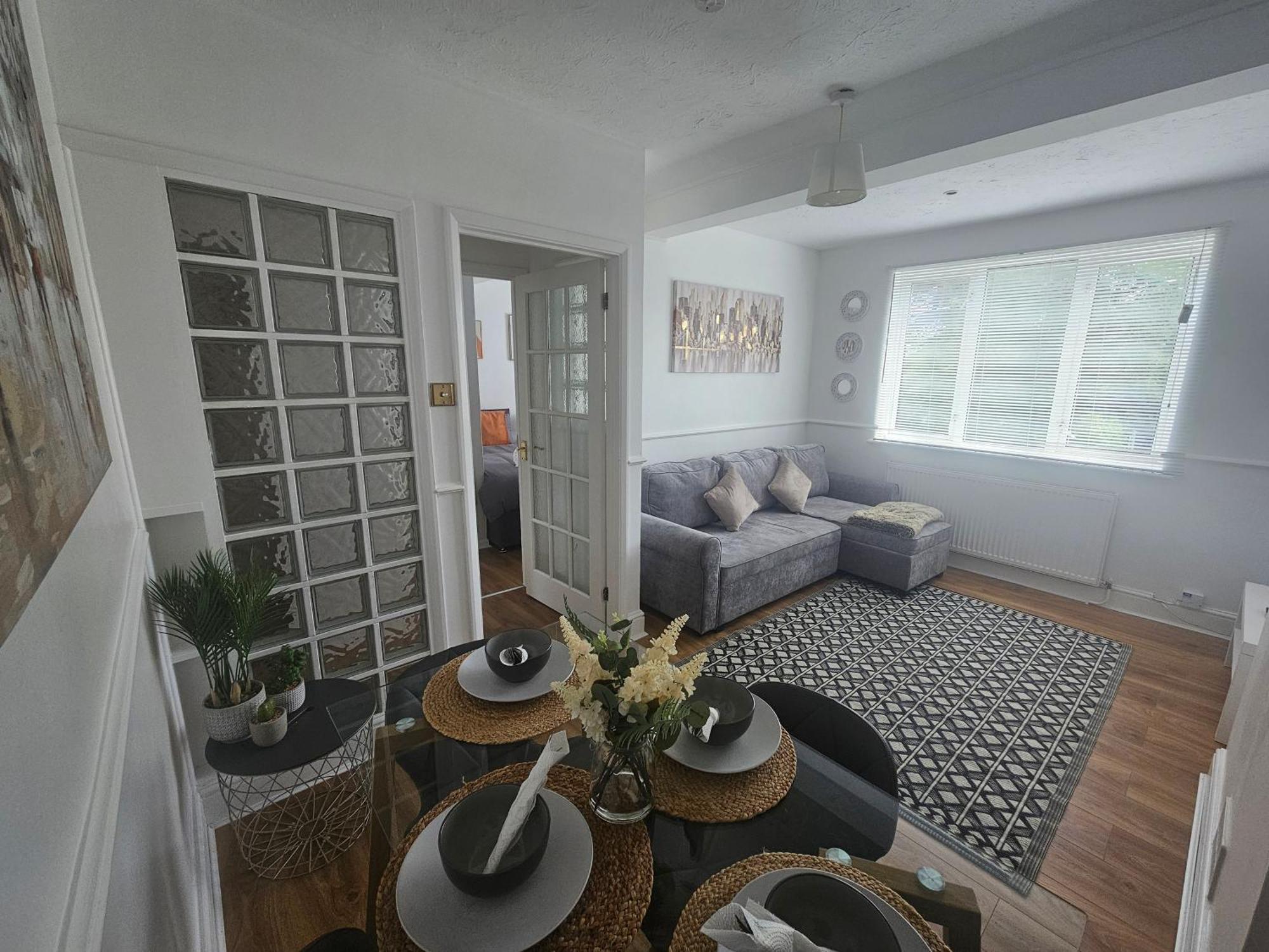 St Albans City Stays - Near Luton Airport - St Albans Abbey & City Train Station - Close To London- Harry Potter World - The Odyssey Cinema - Abbey Cathedral- Contractors I Business I Leisure- Sleeps Upto 6 People 外观 照片
