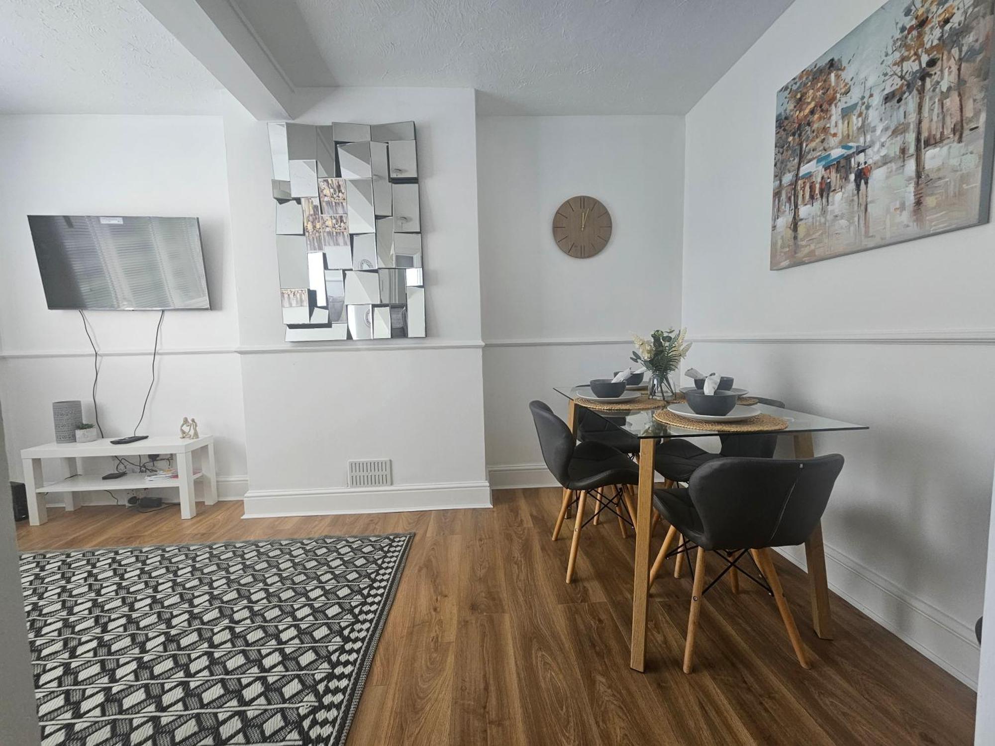 St Albans City Stays - Near Luton Airport - St Albans Abbey & City Train Station - Close To London- Harry Potter World - The Odyssey Cinema - Abbey Cathedral- Contractors I Business I Leisure- Sleeps Upto 6 People 外观 照片
