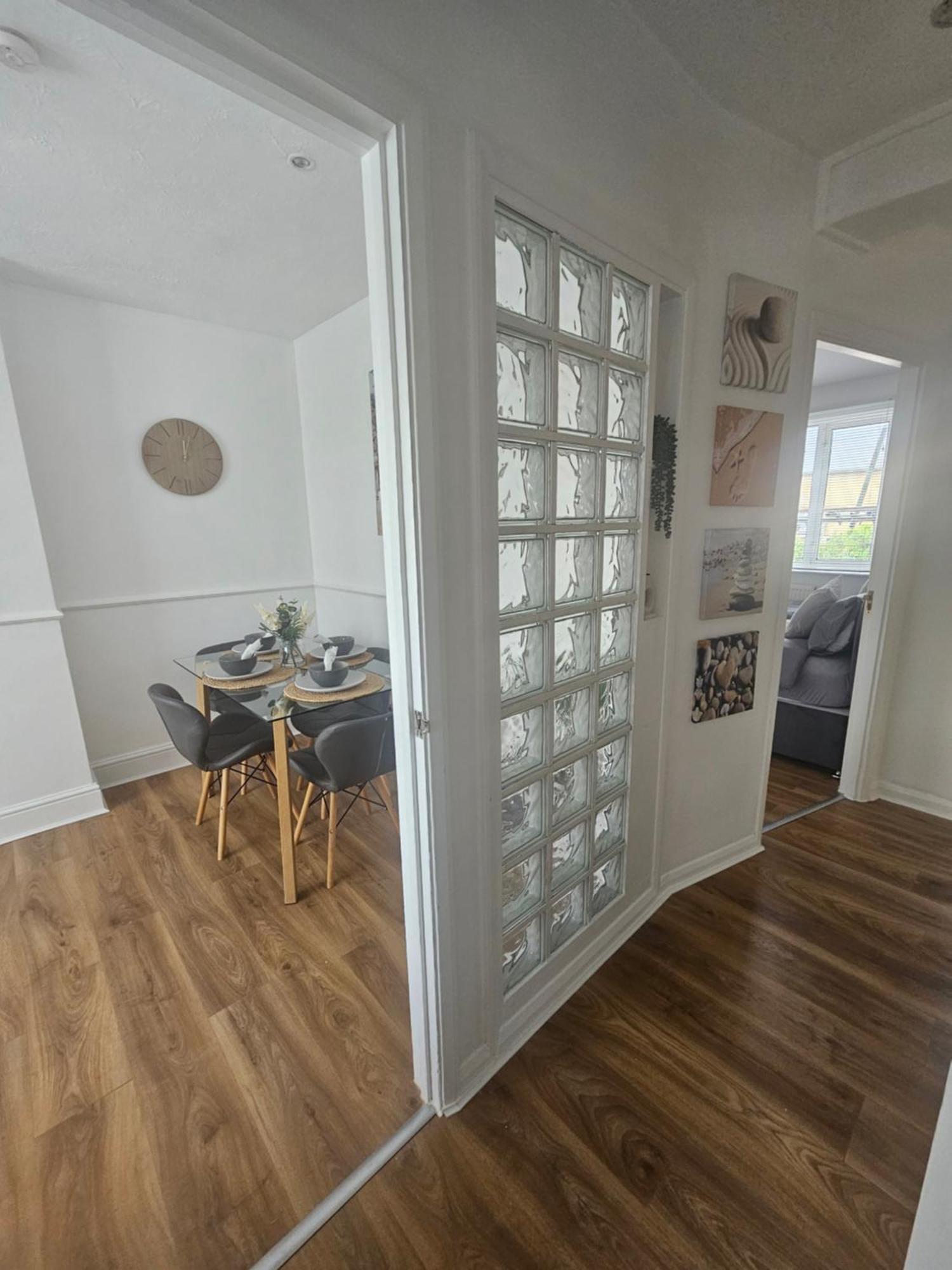 St Albans City Stays - Near Luton Airport - St Albans Abbey & City Train Station - Close To London- Harry Potter World - The Odyssey Cinema - Abbey Cathedral- Contractors I Business I Leisure- Sleeps Upto 6 People 外观 照片