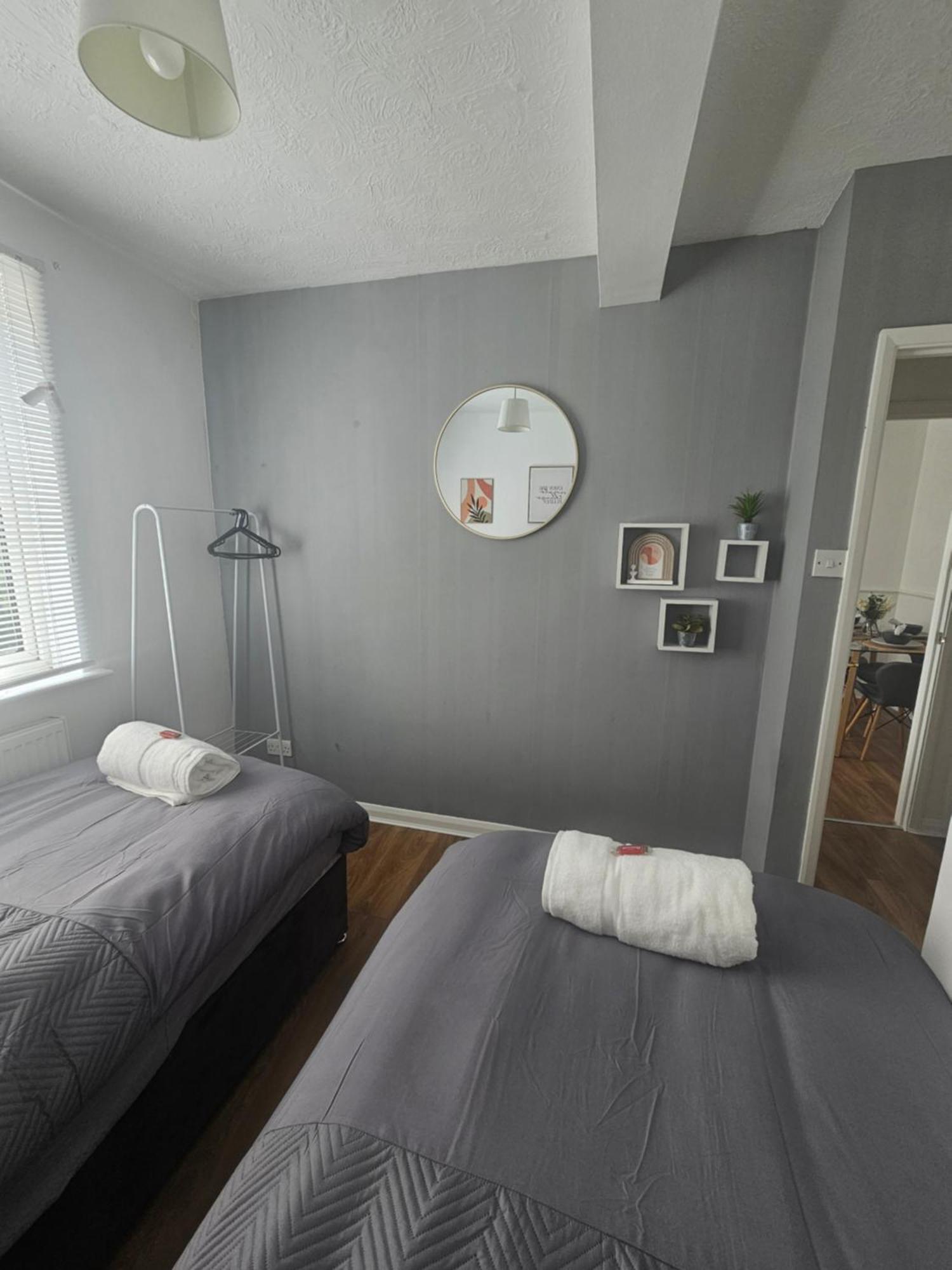 St Albans City Stays - Near Luton Airport - St Albans Abbey & City Train Station - Close To London- Harry Potter World - The Odyssey Cinema - Abbey Cathedral- Contractors I Business I Leisure- Sleeps Upto 6 People 外观 照片