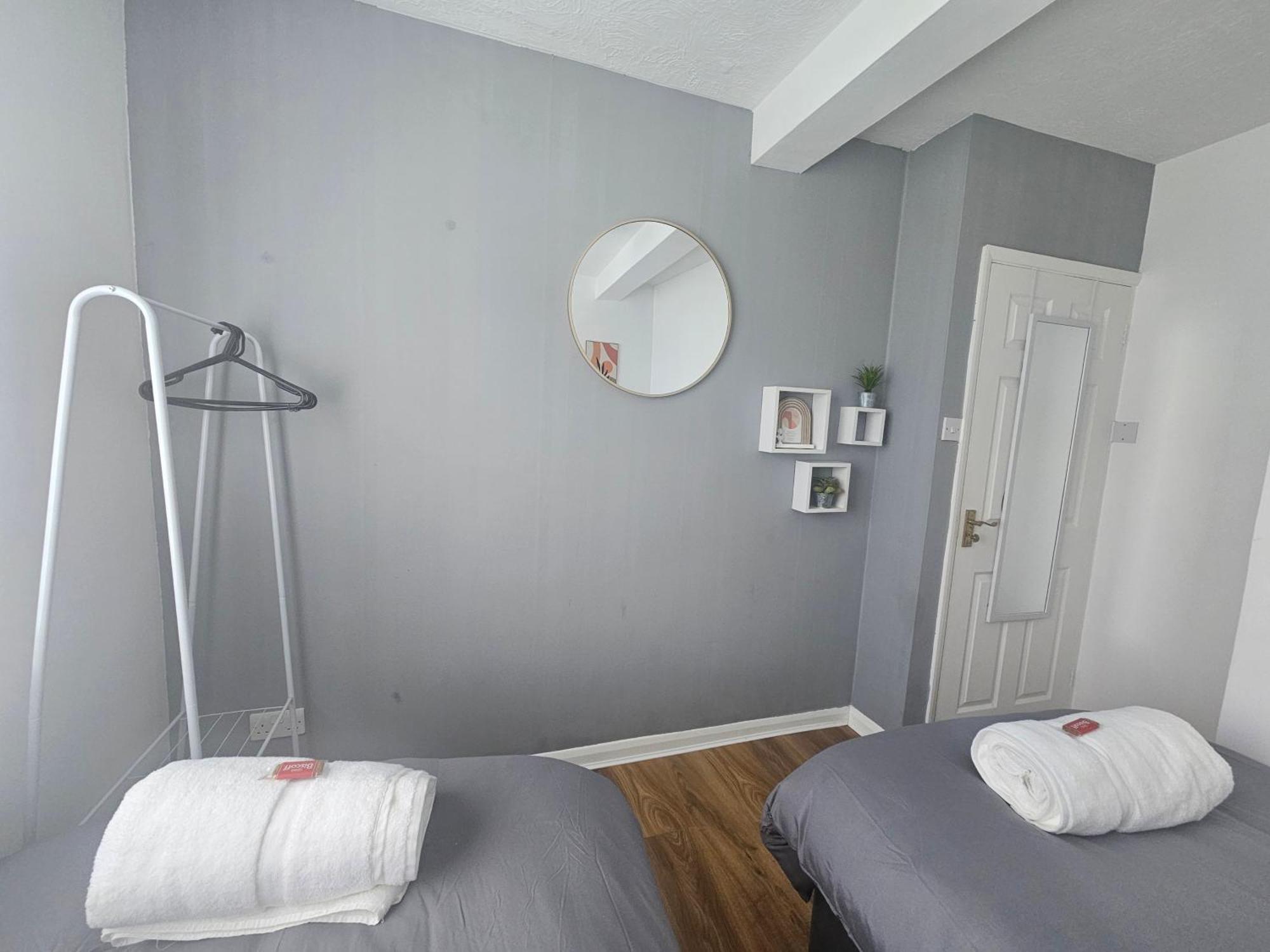 St Albans City Stays - Near Luton Airport - St Albans Abbey & City Train Station - Close To London- Harry Potter World - The Odyssey Cinema - Abbey Cathedral- Contractors I Business I Leisure- Sleeps Upto 6 People 外观 照片