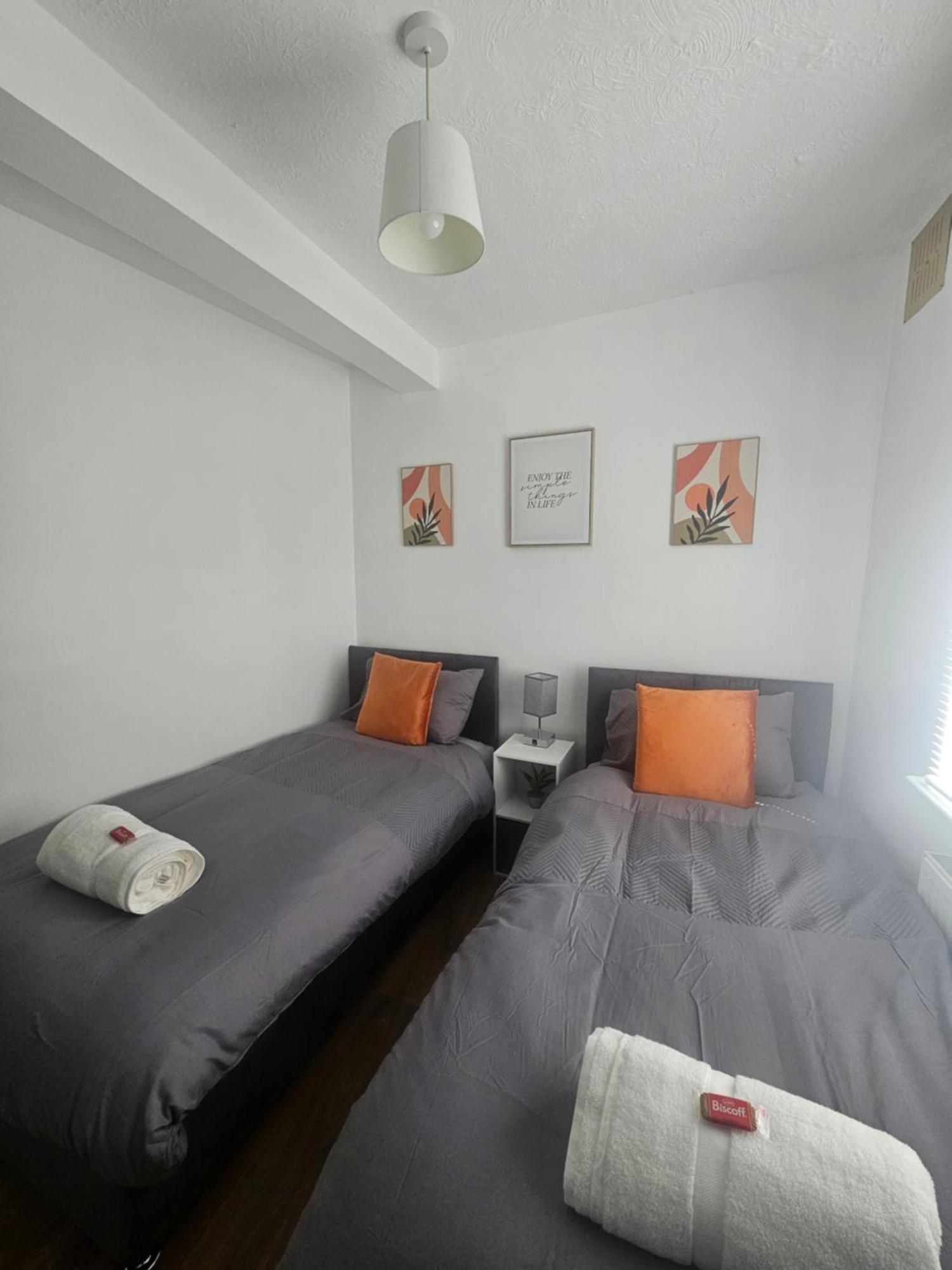 St Albans City Stays - Near Luton Airport - St Albans Abbey & City Train Station - Close To London- Harry Potter World - The Odyssey Cinema - Abbey Cathedral- Contractors I Business I Leisure- Sleeps Upto 6 People 外观 照片