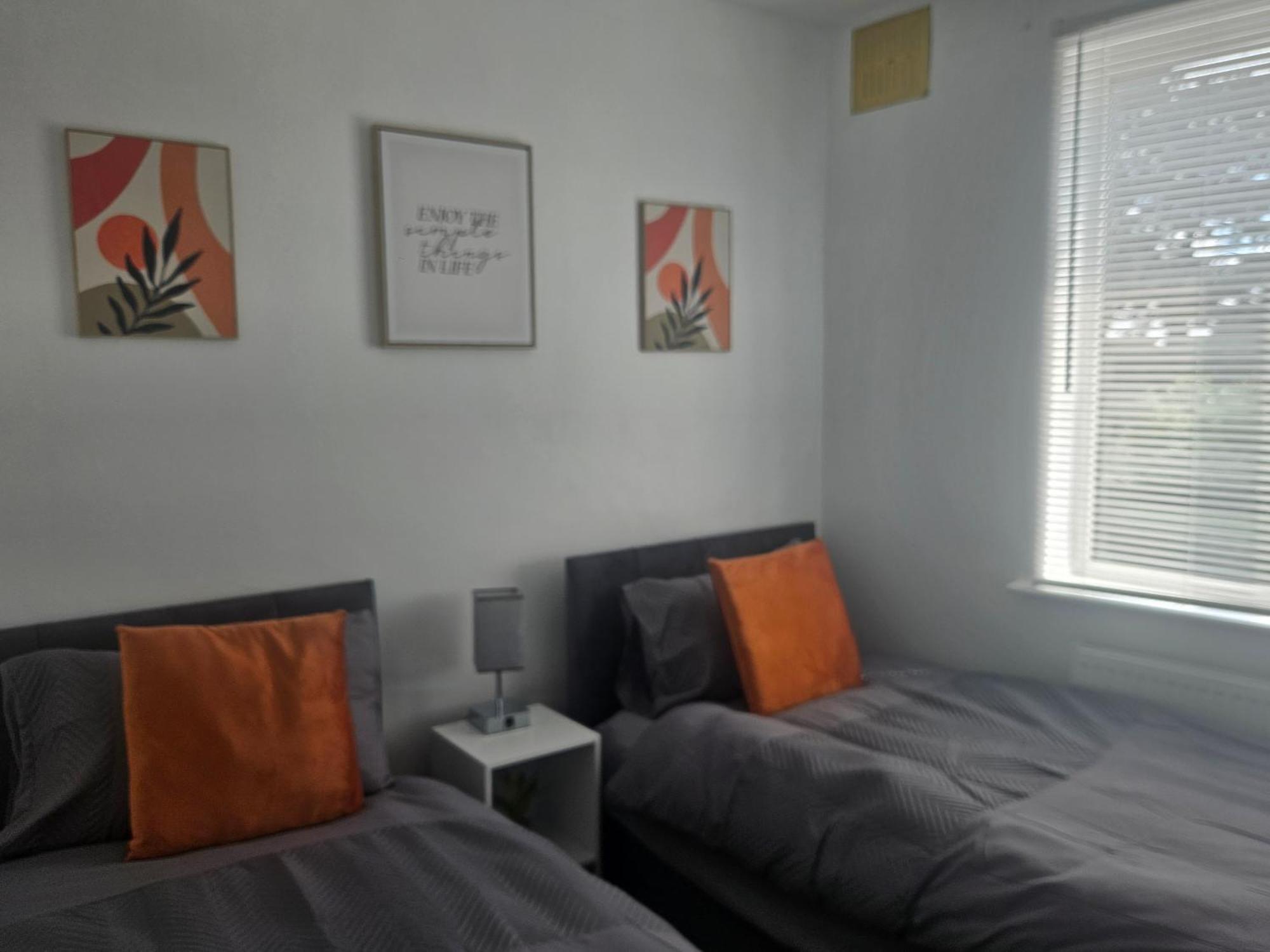 St Albans City Stays - Near Luton Airport - St Albans Abbey & City Train Station - Close To London- Harry Potter World - The Odyssey Cinema - Abbey Cathedral- Contractors I Business I Leisure- Sleeps Upto 6 People 外观 照片