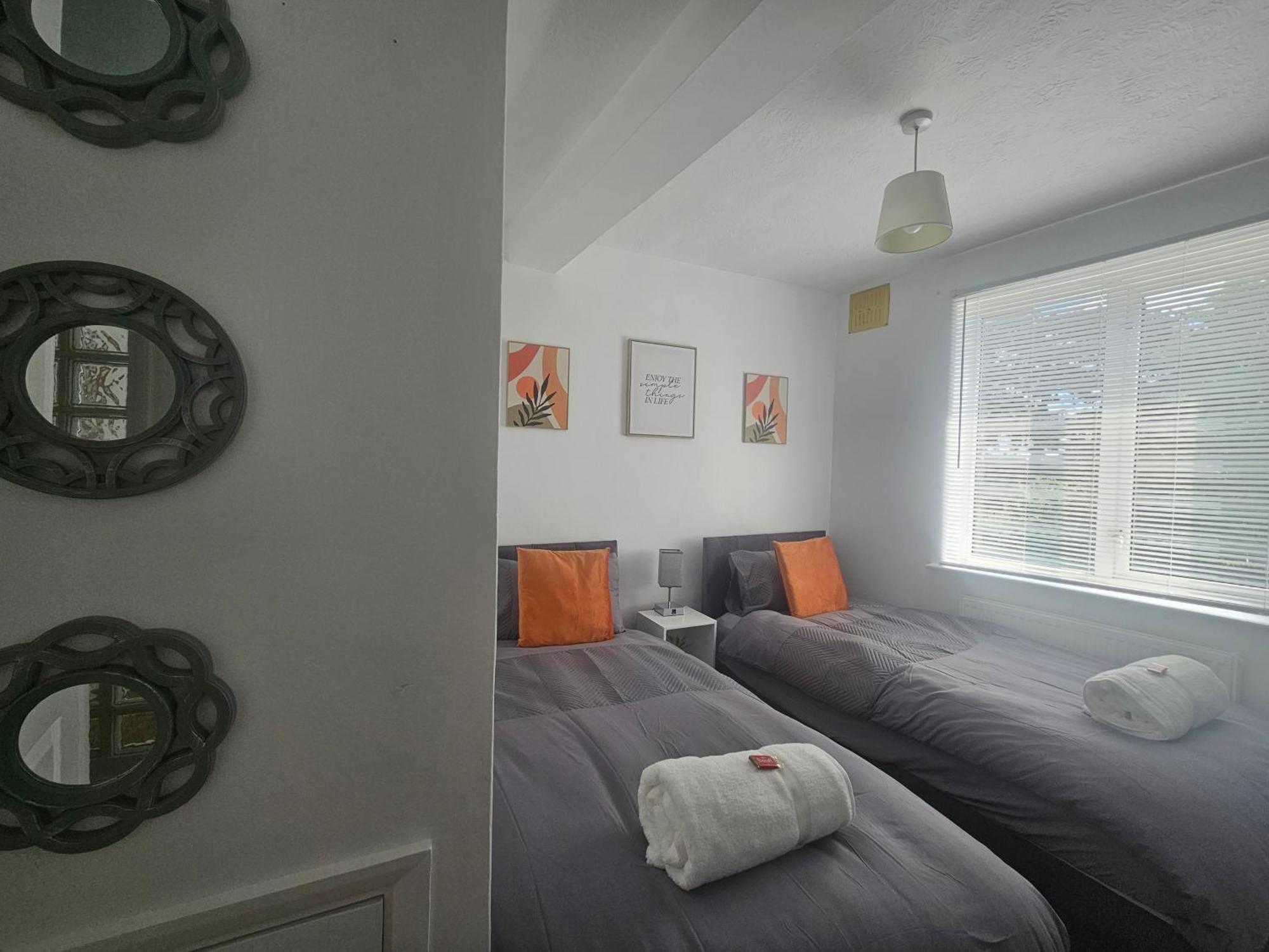St Albans City Stays - Near Luton Airport - St Albans Abbey & City Train Station - Close To London- Harry Potter World - The Odyssey Cinema - Abbey Cathedral- Contractors I Business I Leisure- Sleeps Upto 6 People 外观 照片